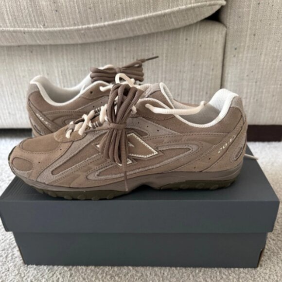 New Balance 204l in mushroom brown - Picture 1 of 6